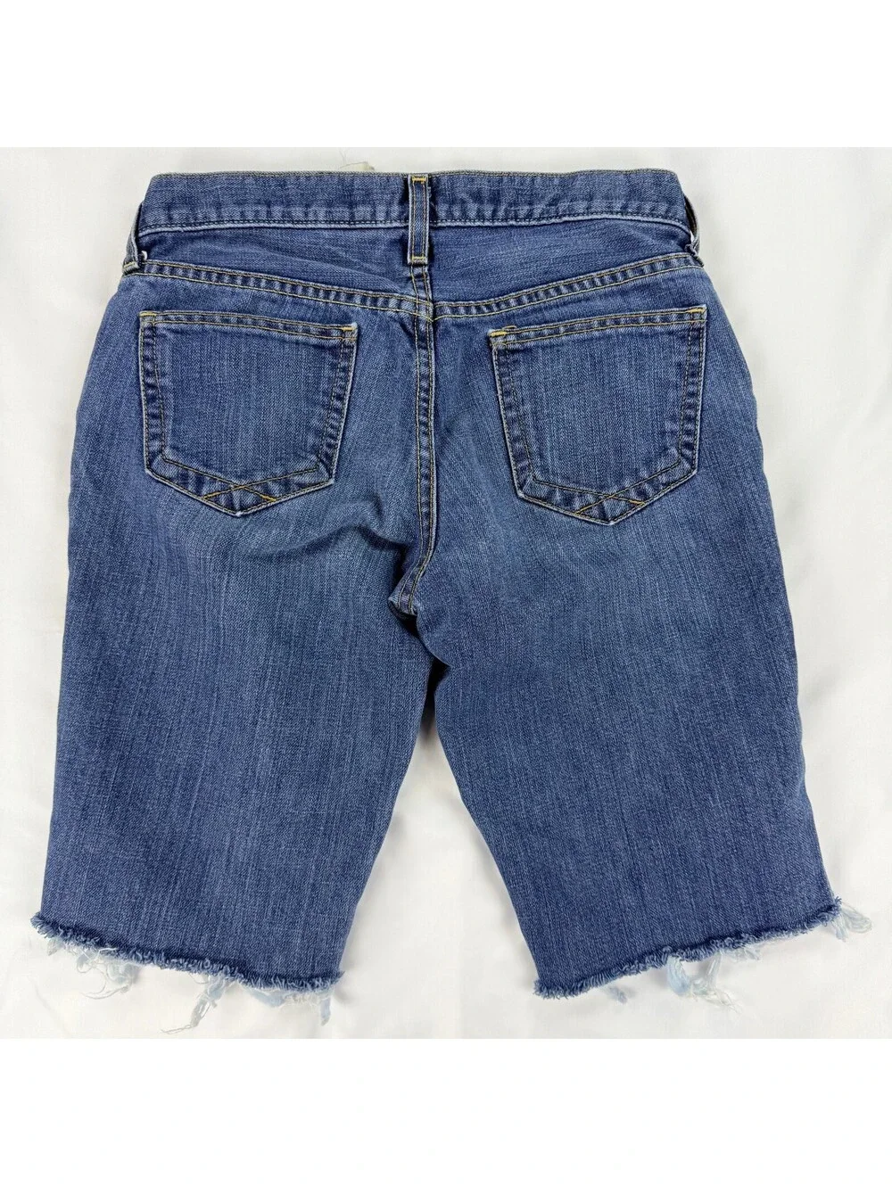 GAP Long and Lean Womens Cutoff Bermuda Denim Shorts Blue Raw Hem 2007 Y2K Look